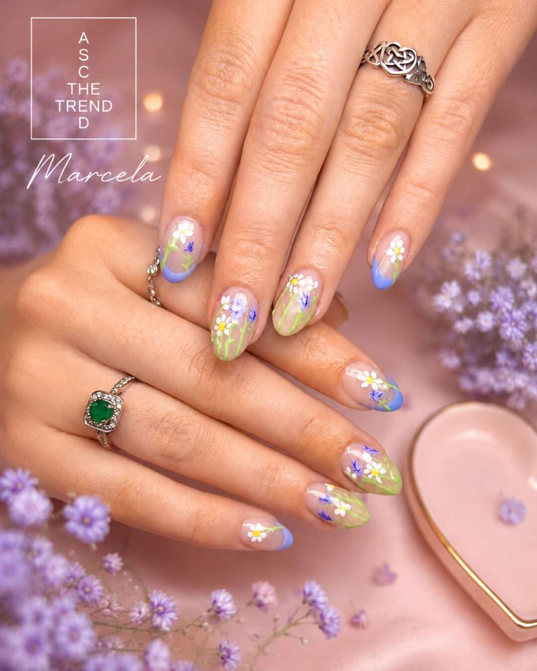 floral nail art: daisies on a blue-to-green gradient. acrylic nail short nails